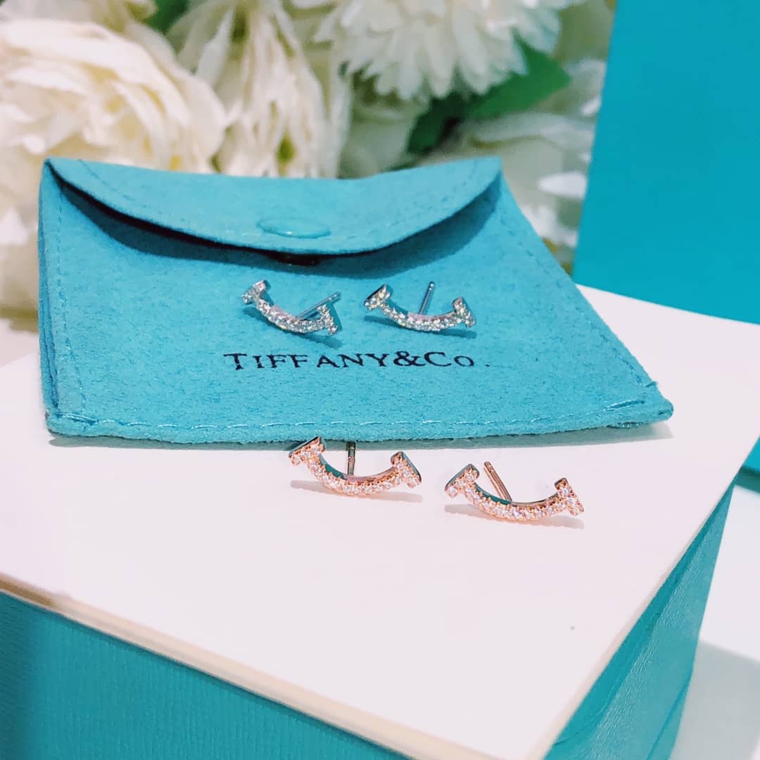 Knockoff T*f*ny Logo Earring