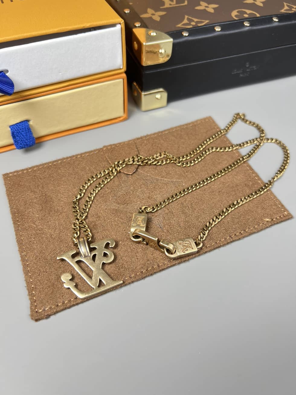 Wholesale L0vis Vvtt0n Logo Necklace