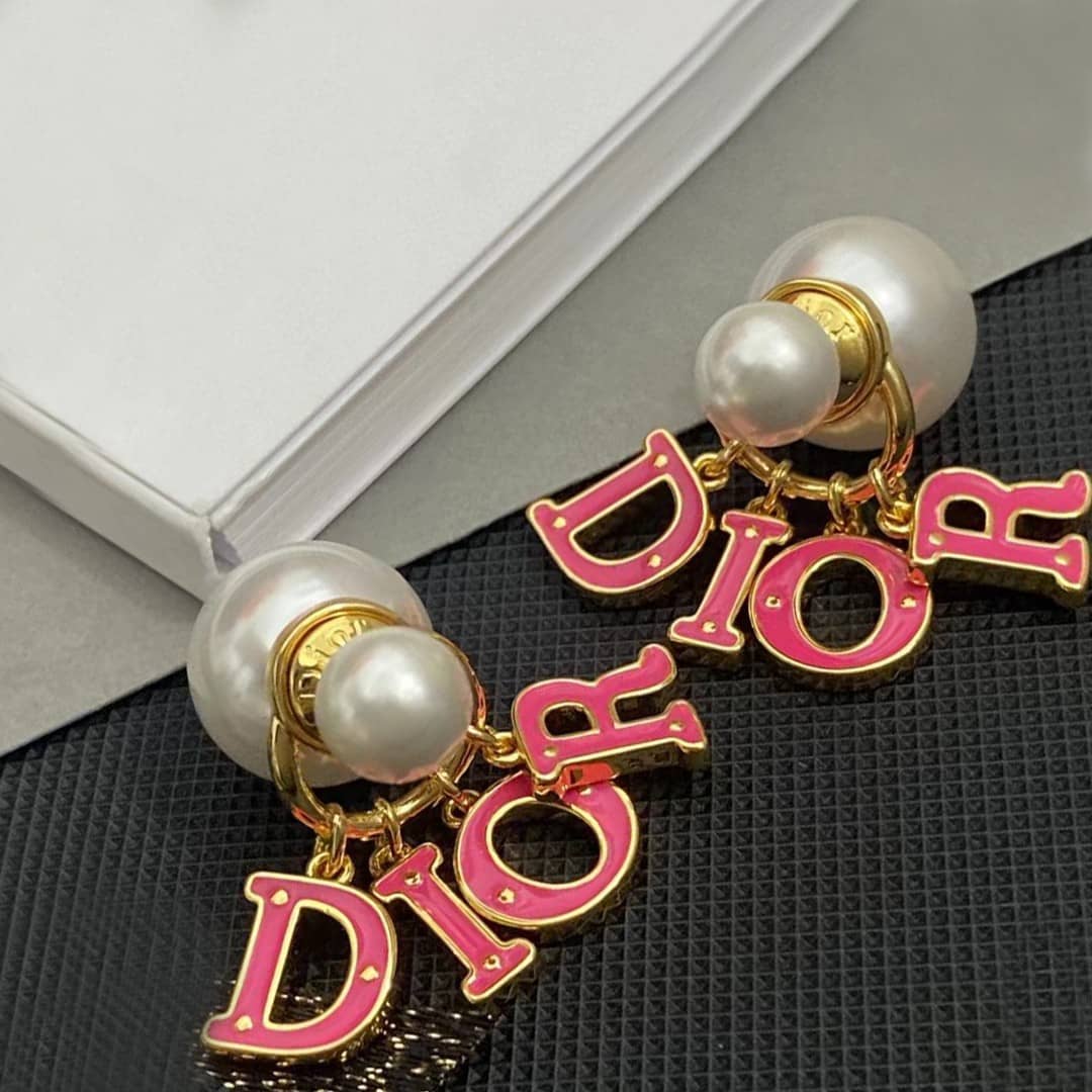 Best Chr1st1an D10r Classic Earring