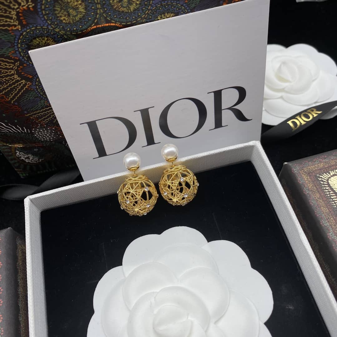 Top Quality Chr1st1an D10r Earring