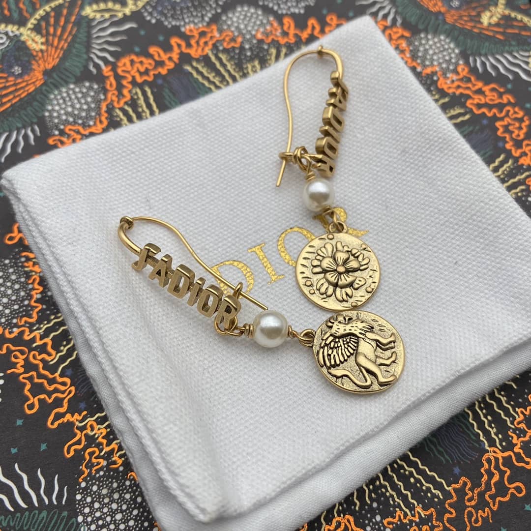 Top Quality Chr1st1an D10r Earring