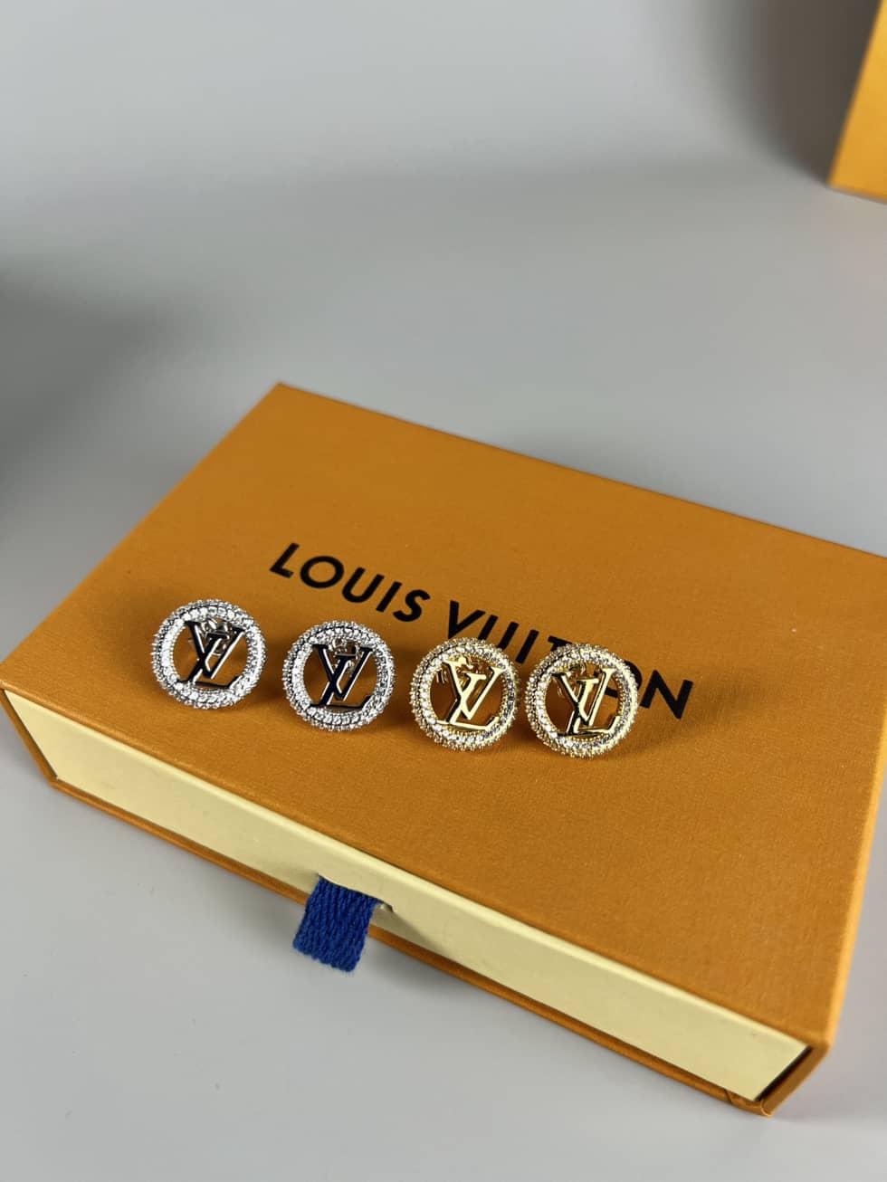 L0vis Vvtt0n Earring First Copy