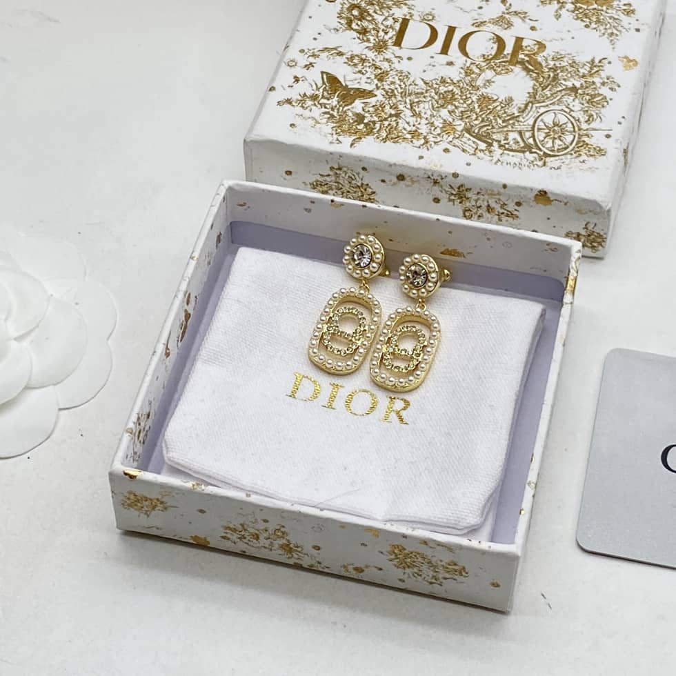 Top Quality Chr1st1an D10r Earring