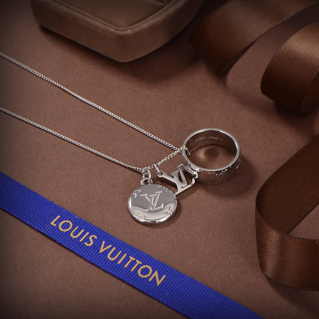 7 Star L0vis Vvtt0n Necklace