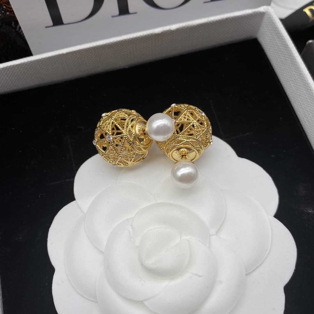 Top Quality Chr1st1an D10r Earring