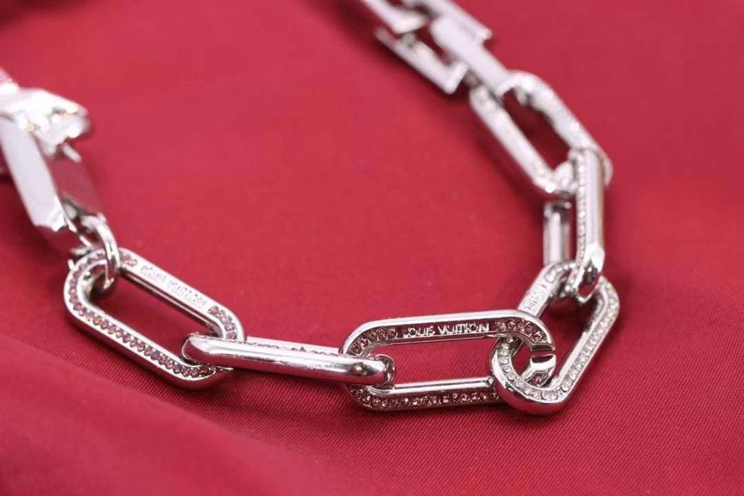 L0vis Vvtt0n Necklace First Copy
