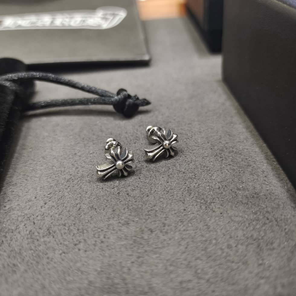 Fake Ch*0me He**ts Logo Earring