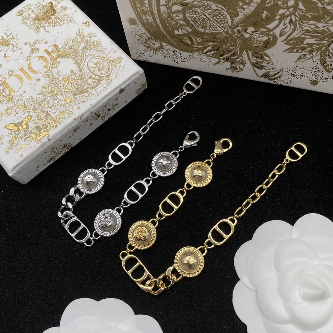 Best Chr1st1an D10r Classic Bracelet