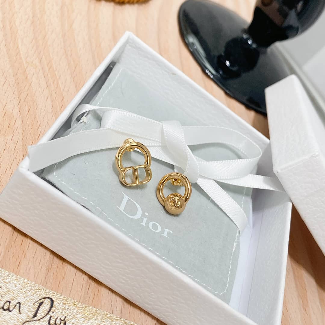 7 Star Chr1st1an D10r Earring