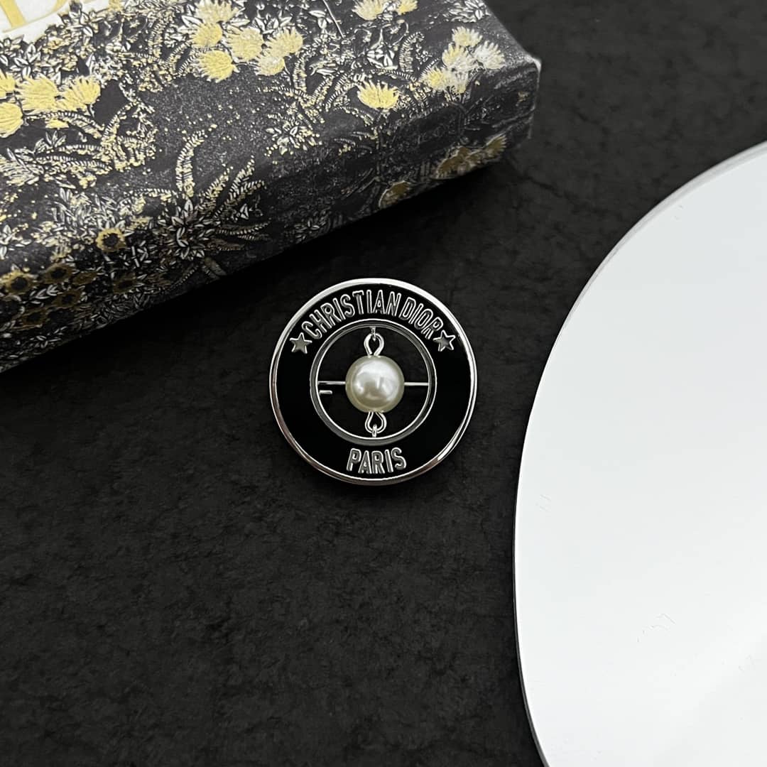 Chr1st1an D10r Brooch First Copy