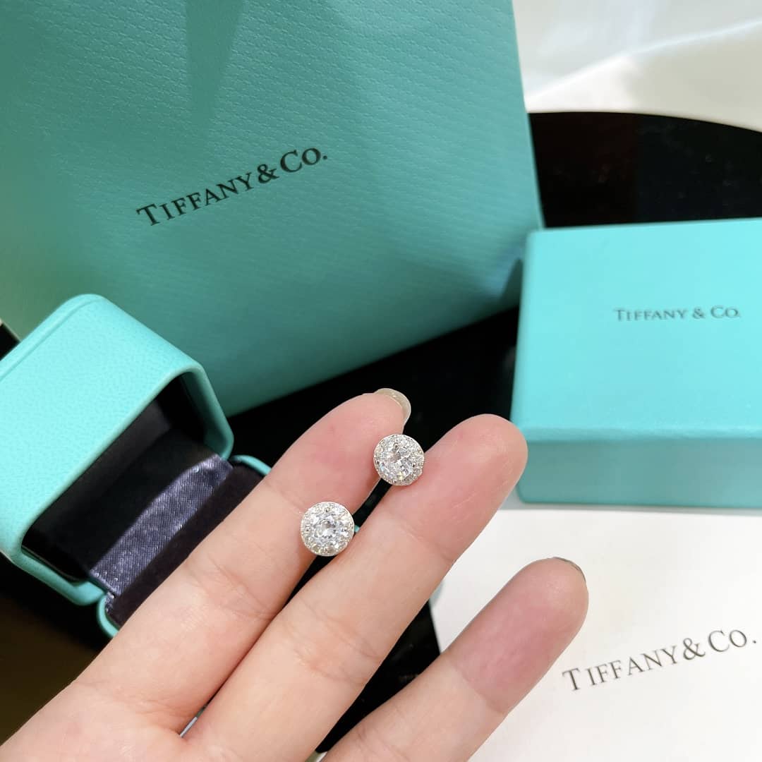 Designer T*f*ny Classic Earring