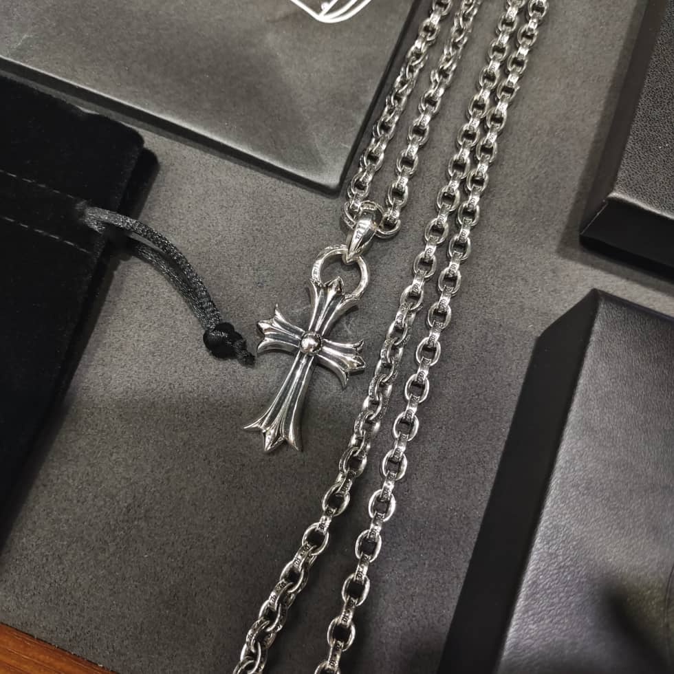 Replica Ch*0me He**ts Necklace