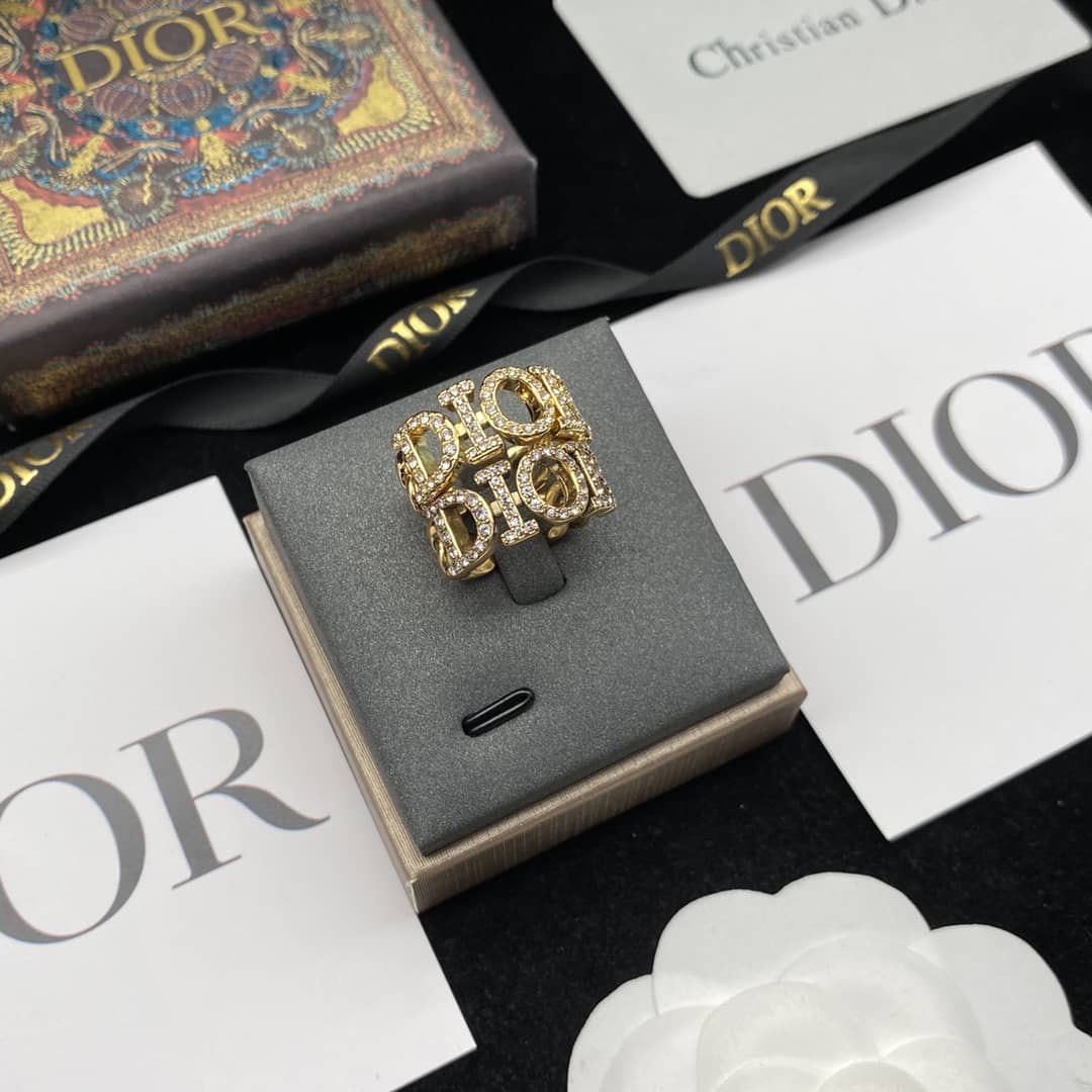 Top Quality Chr1st1an D10r Ring