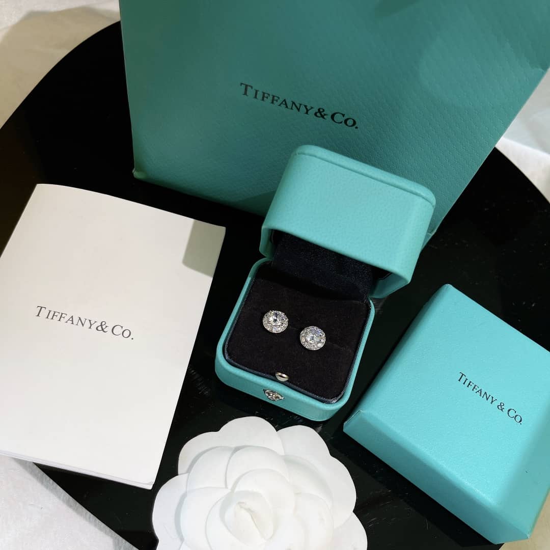 Designer T*f*ny Classic Earring