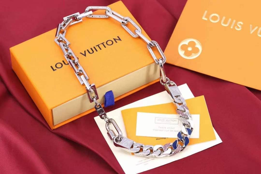 L0vis Vvtt0n Necklace First Copy