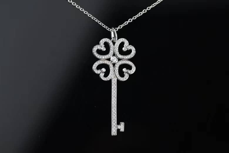 T*f*ny Necklace For Sale