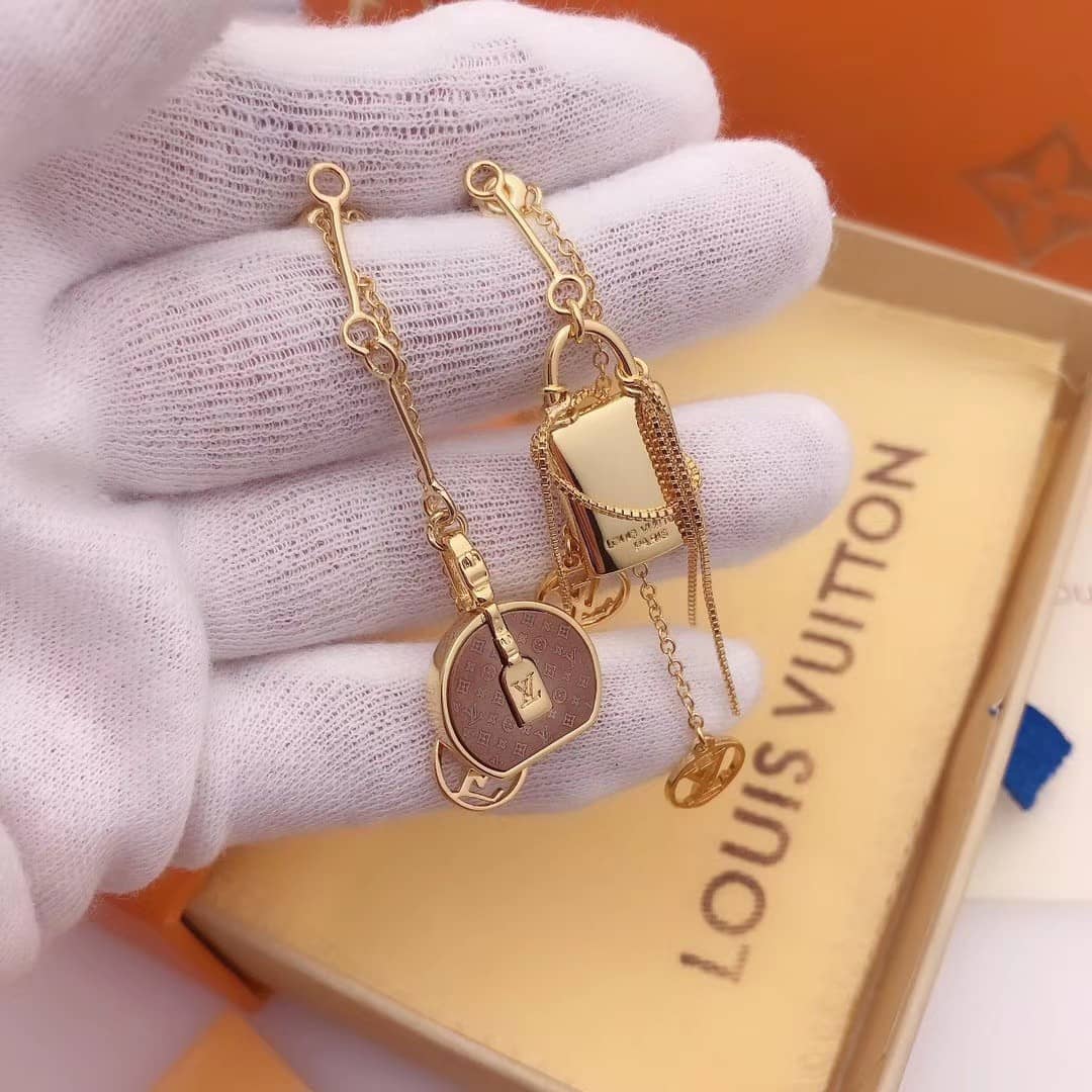 Knockoff L0vis Vvtt0n Logo Earring