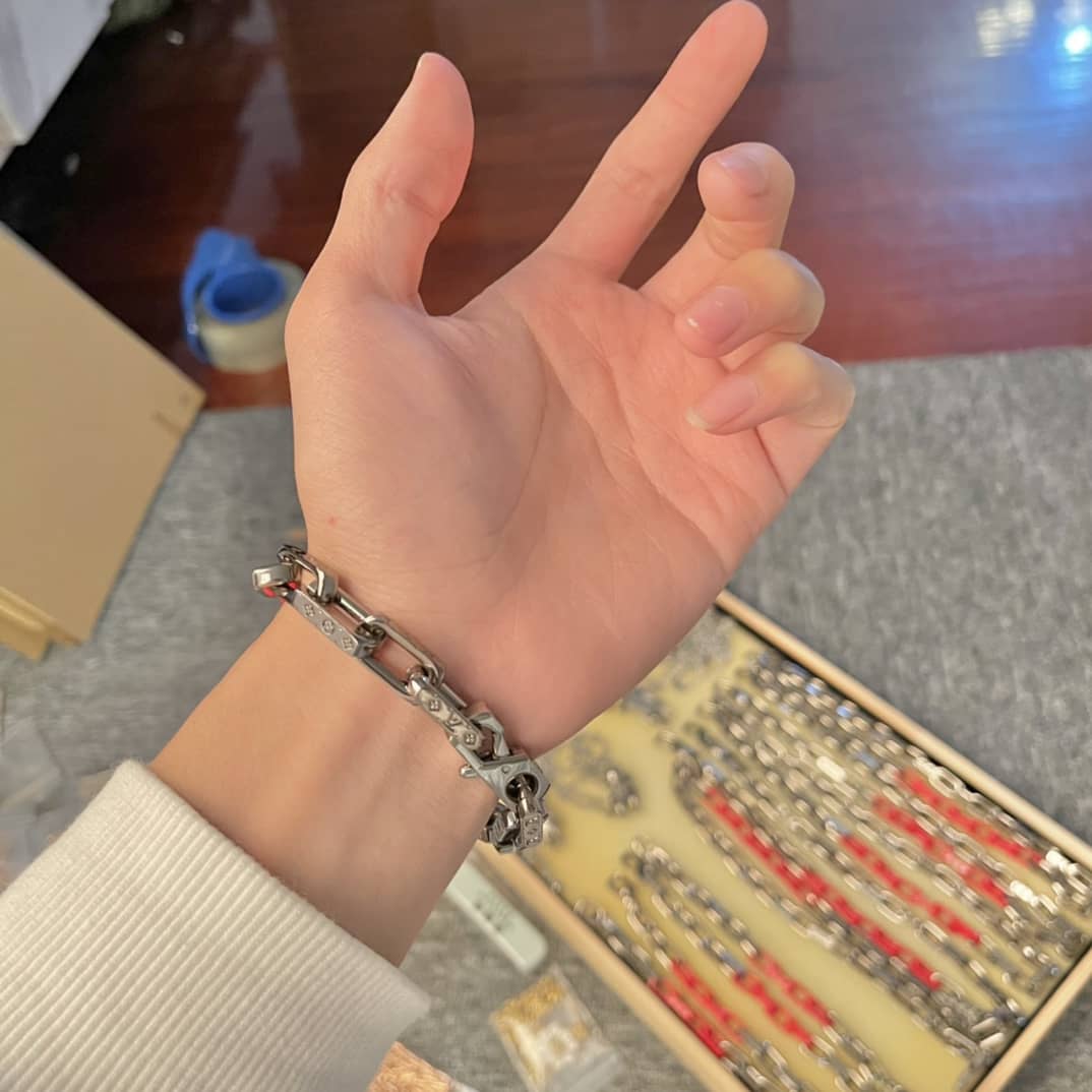 L0vis Vvtt0n Necklace Copy