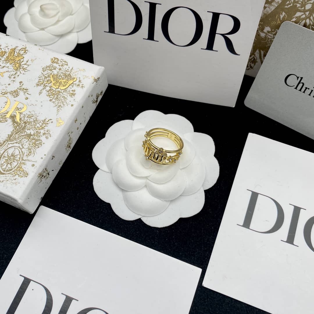 Top Quality Chr1st1an D10r Ring