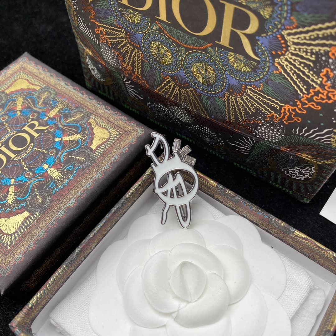 Knockoff Chr1st1an D10r Logo Brooch