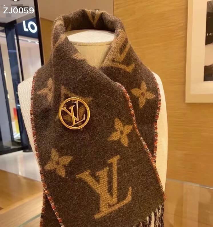 Fake L0vis Vvtt0n Logo Brooch