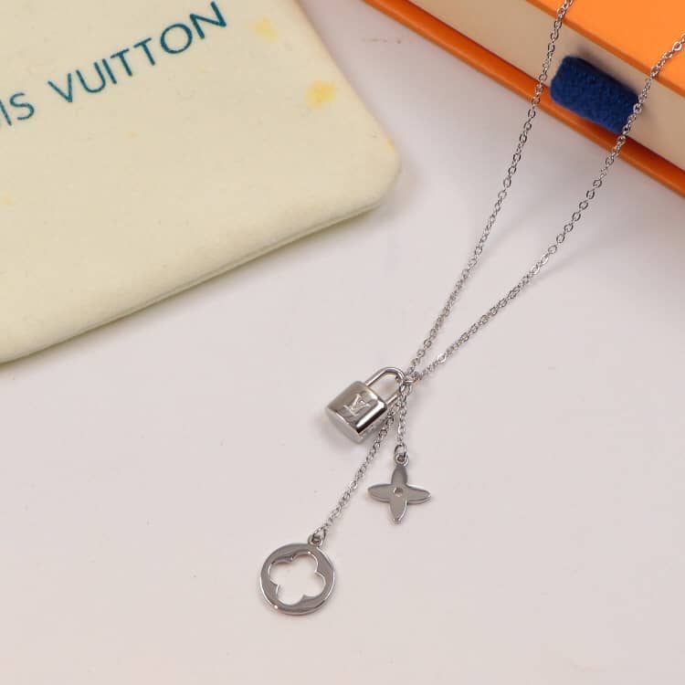 Knockoff L0vis Vvtt0n Logo Necklace