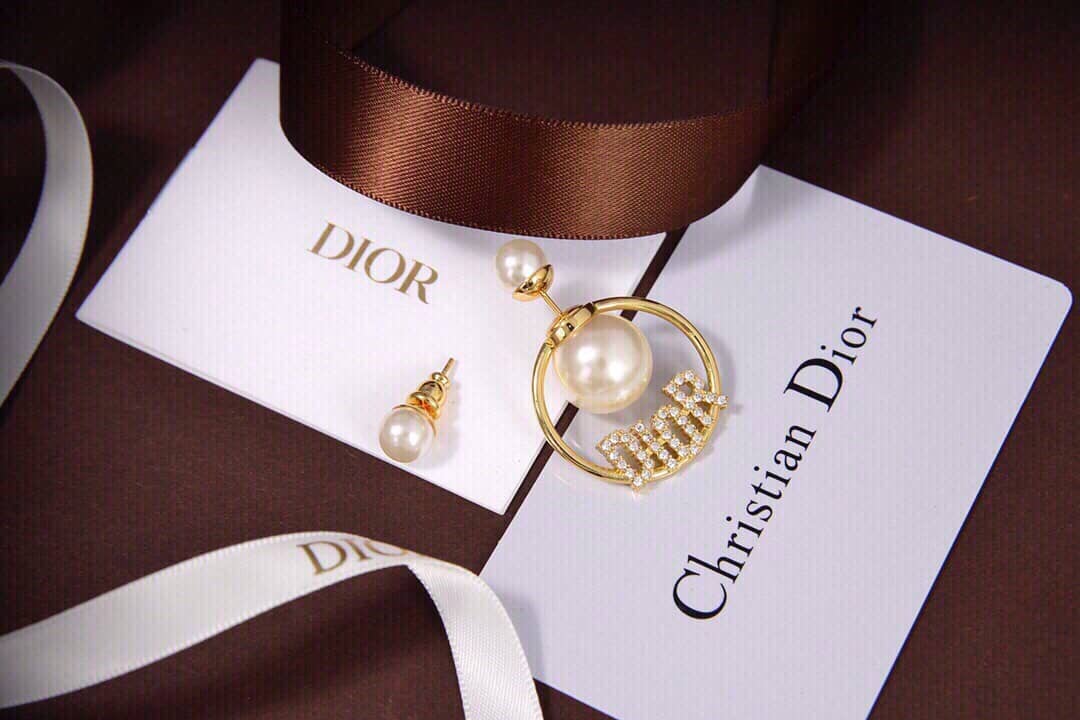 7 Star Chr1st1an D10r Earring