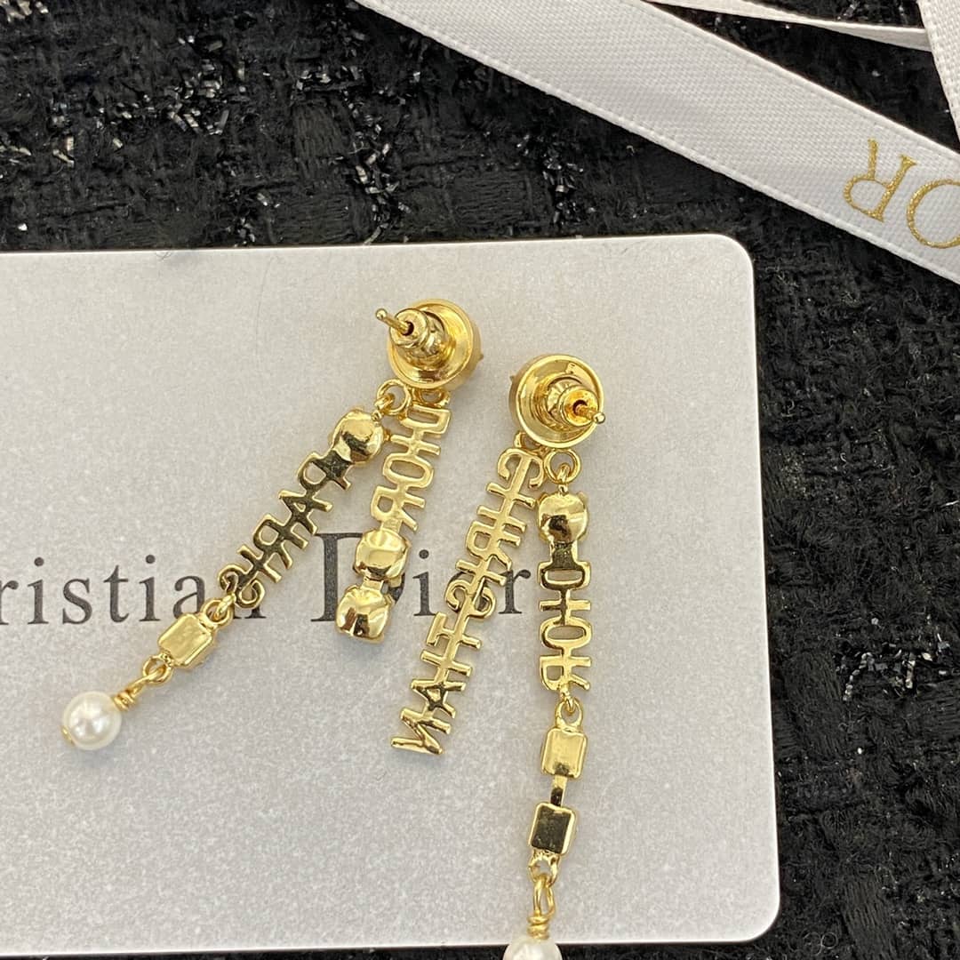 Best Chr1st1an D10r Classic Earring