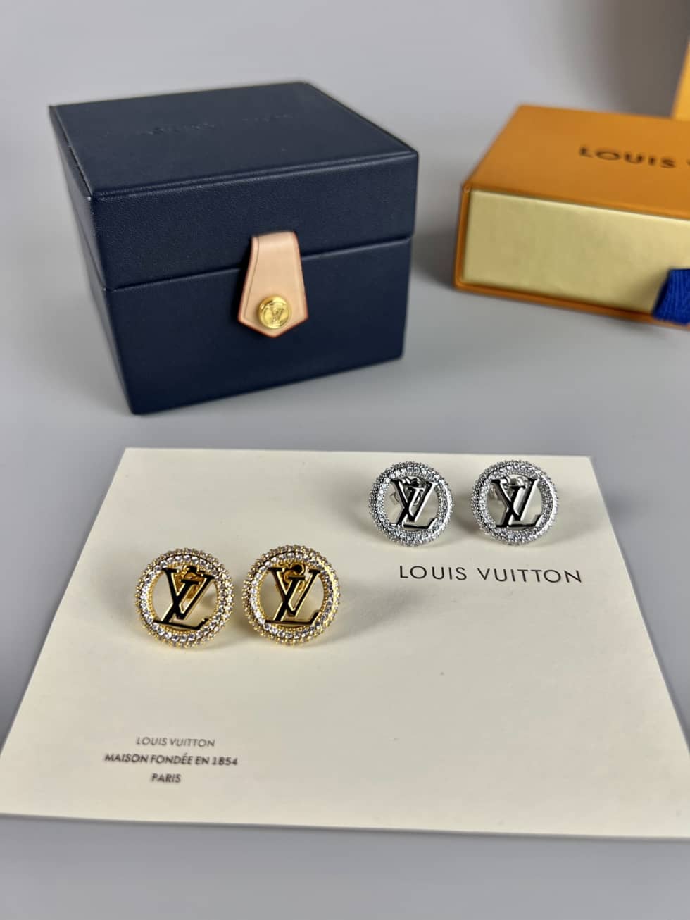 L0vis Vvtt0n Earring First Copy