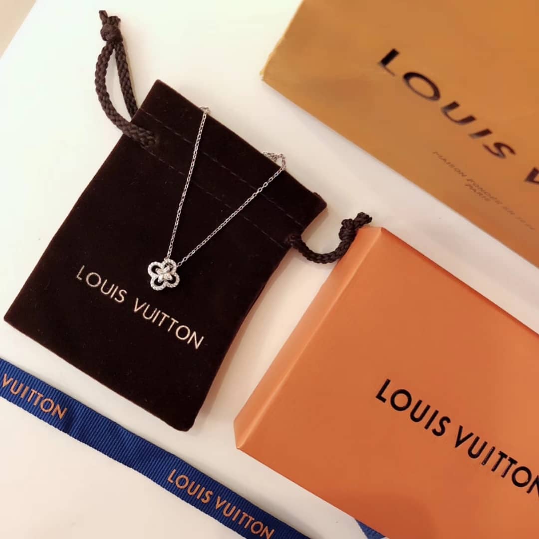 Knockoff L0vis Vvtt0n Logo Necklace