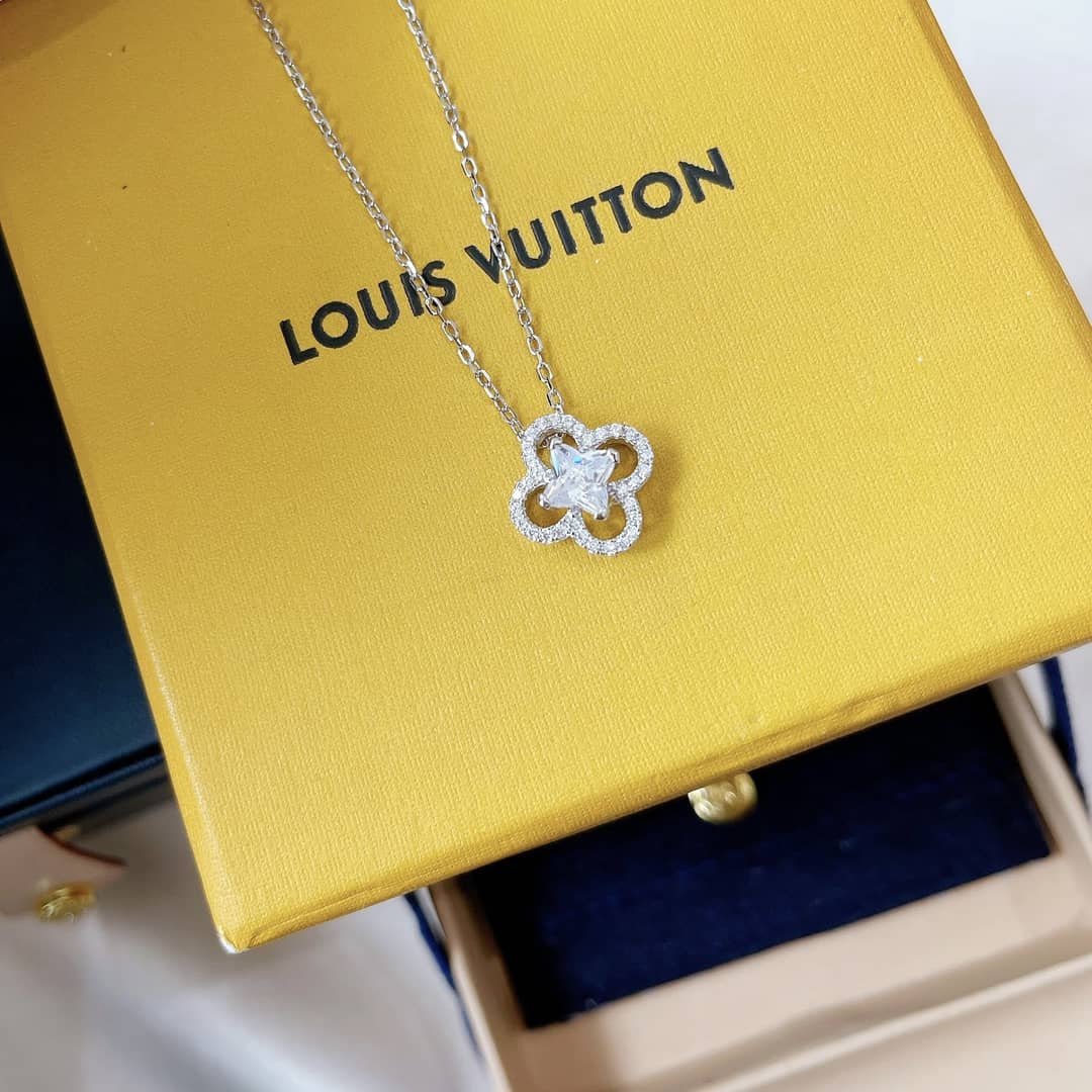L0vis Vvtt0n Necklace For Sale