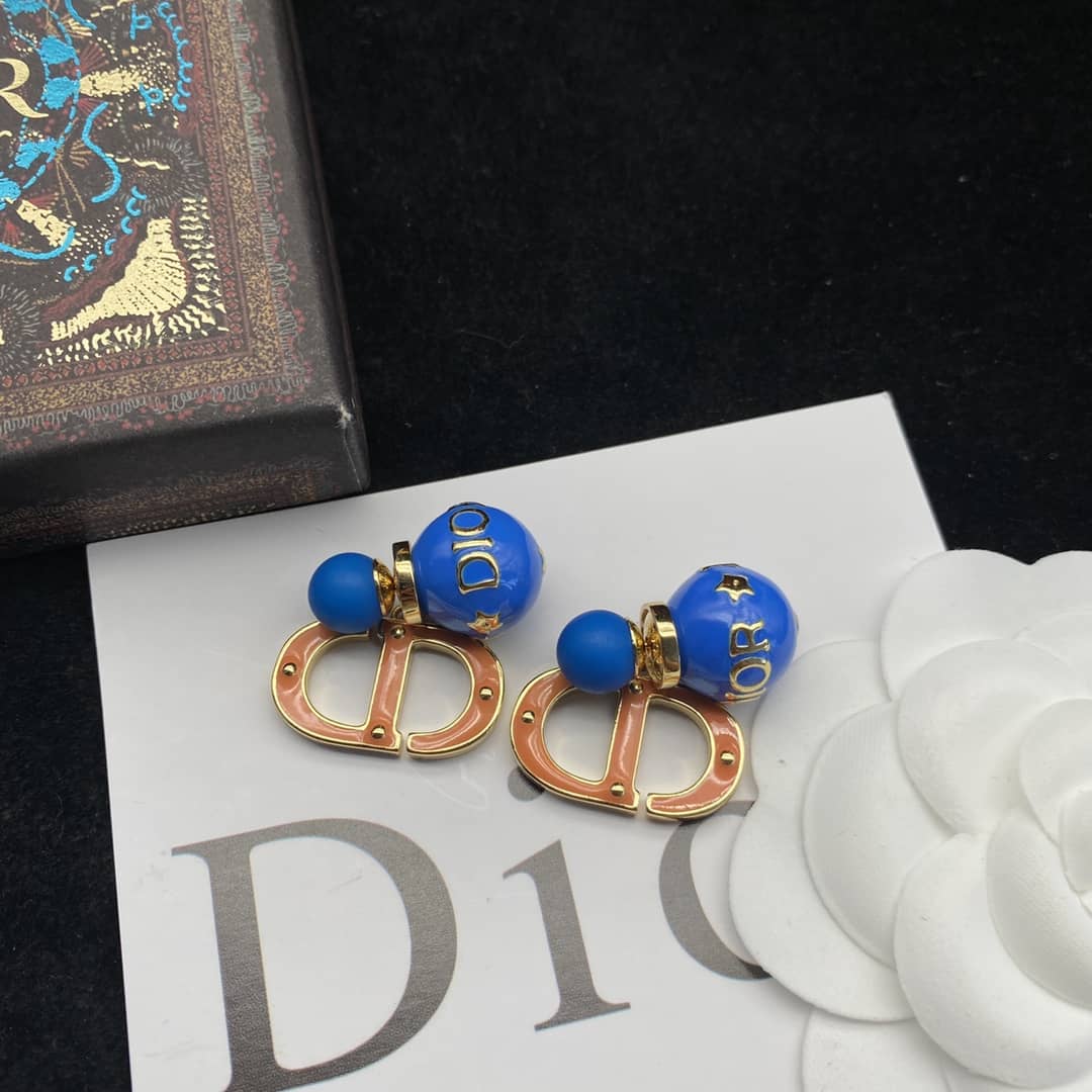 Best Chr1st1an D10r Classic Earring
