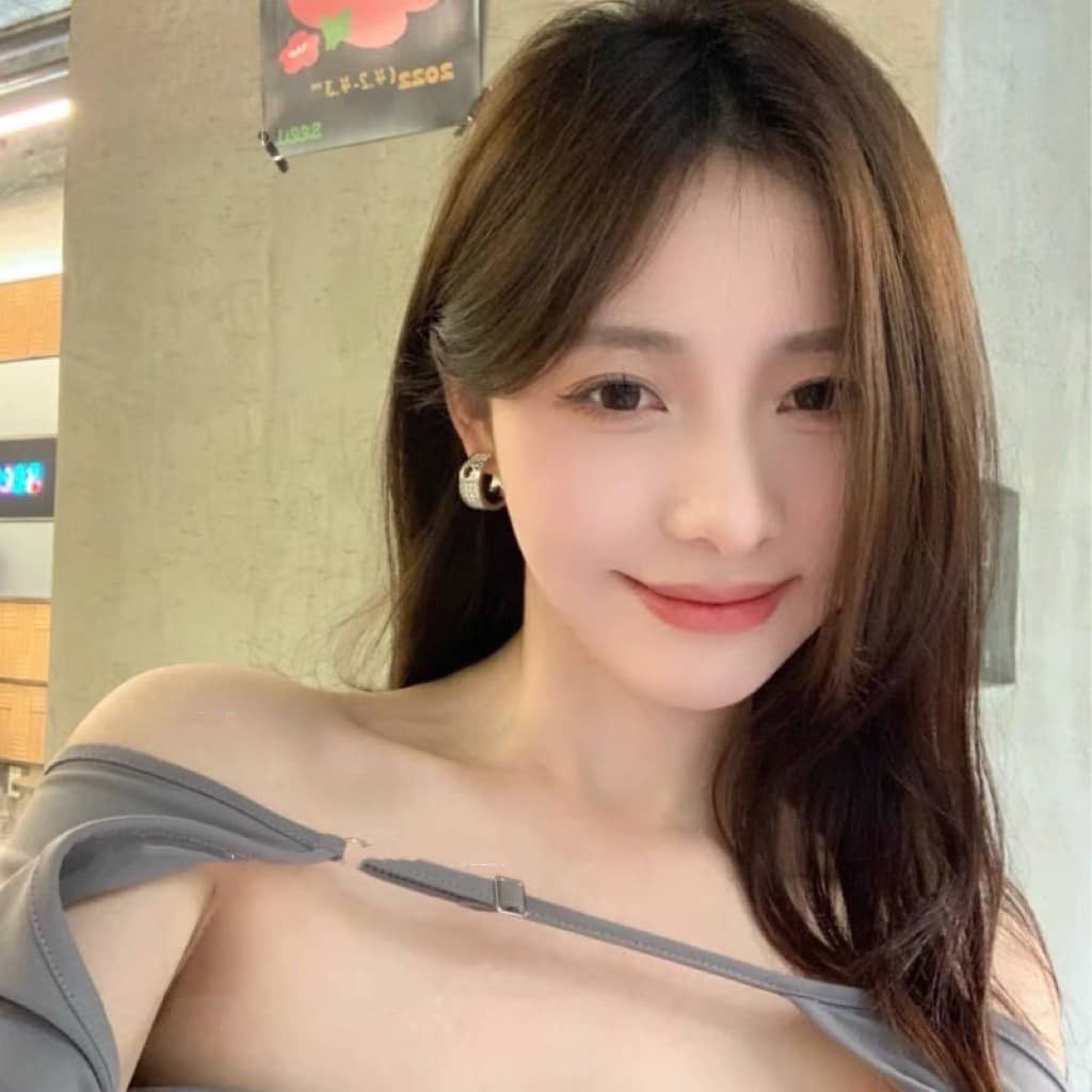 Best F**di Classic Earring