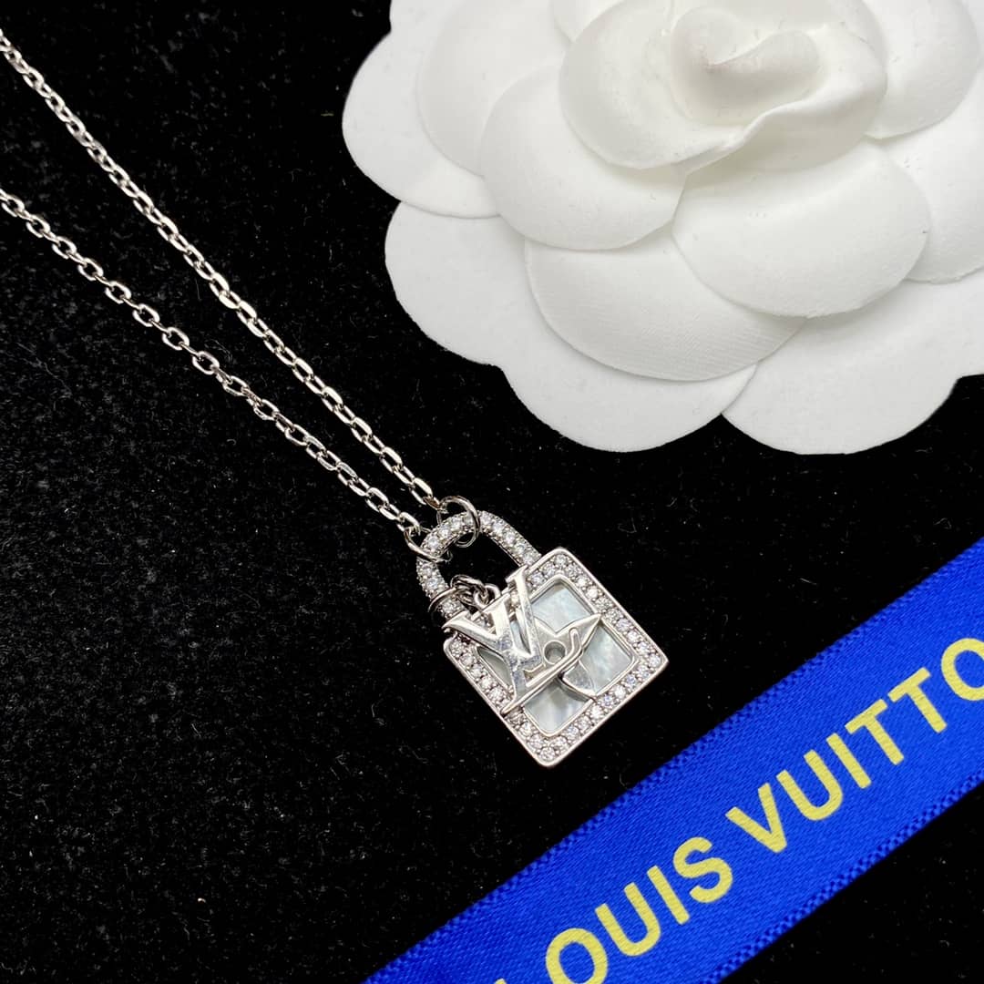 L0vis Vvtt0n Necklace First Copy