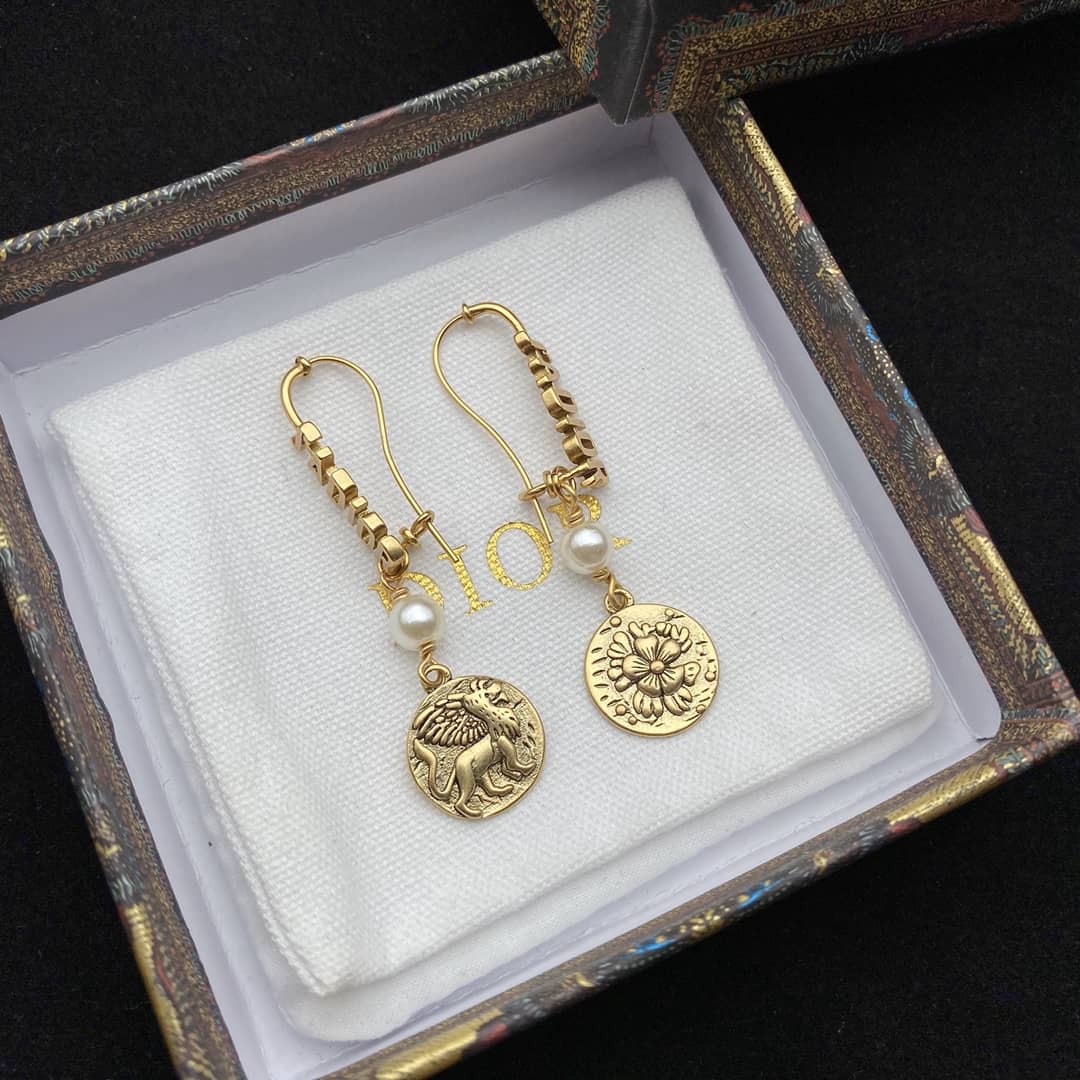 Top Quality Chr1st1an D10r Earring