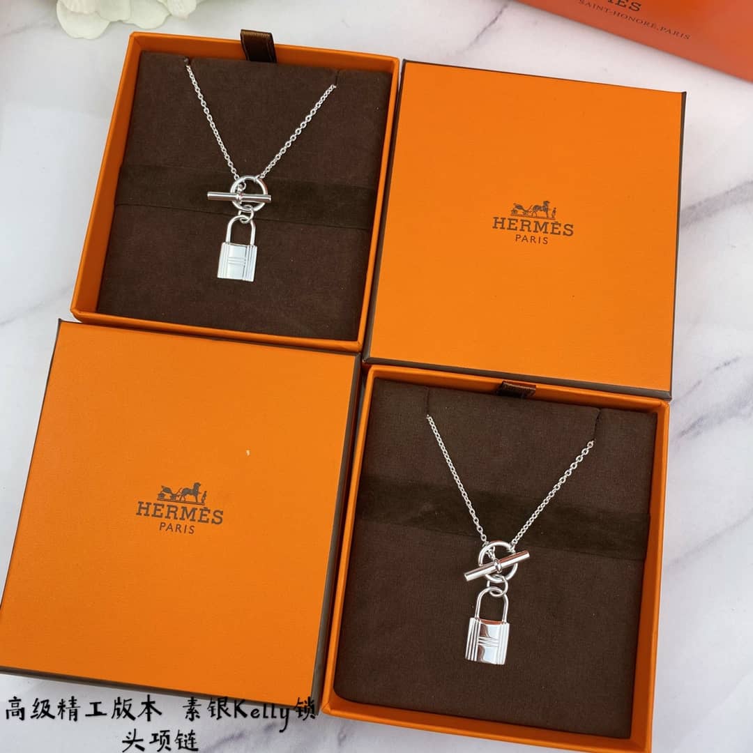 Fake H**me5 Logo Necklace