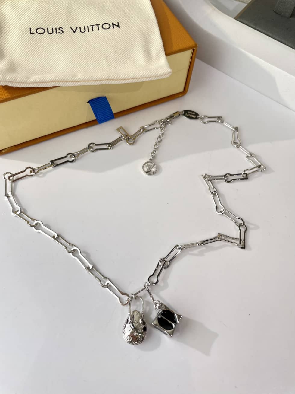 L0vis Vvtt0n Necklace For Sale