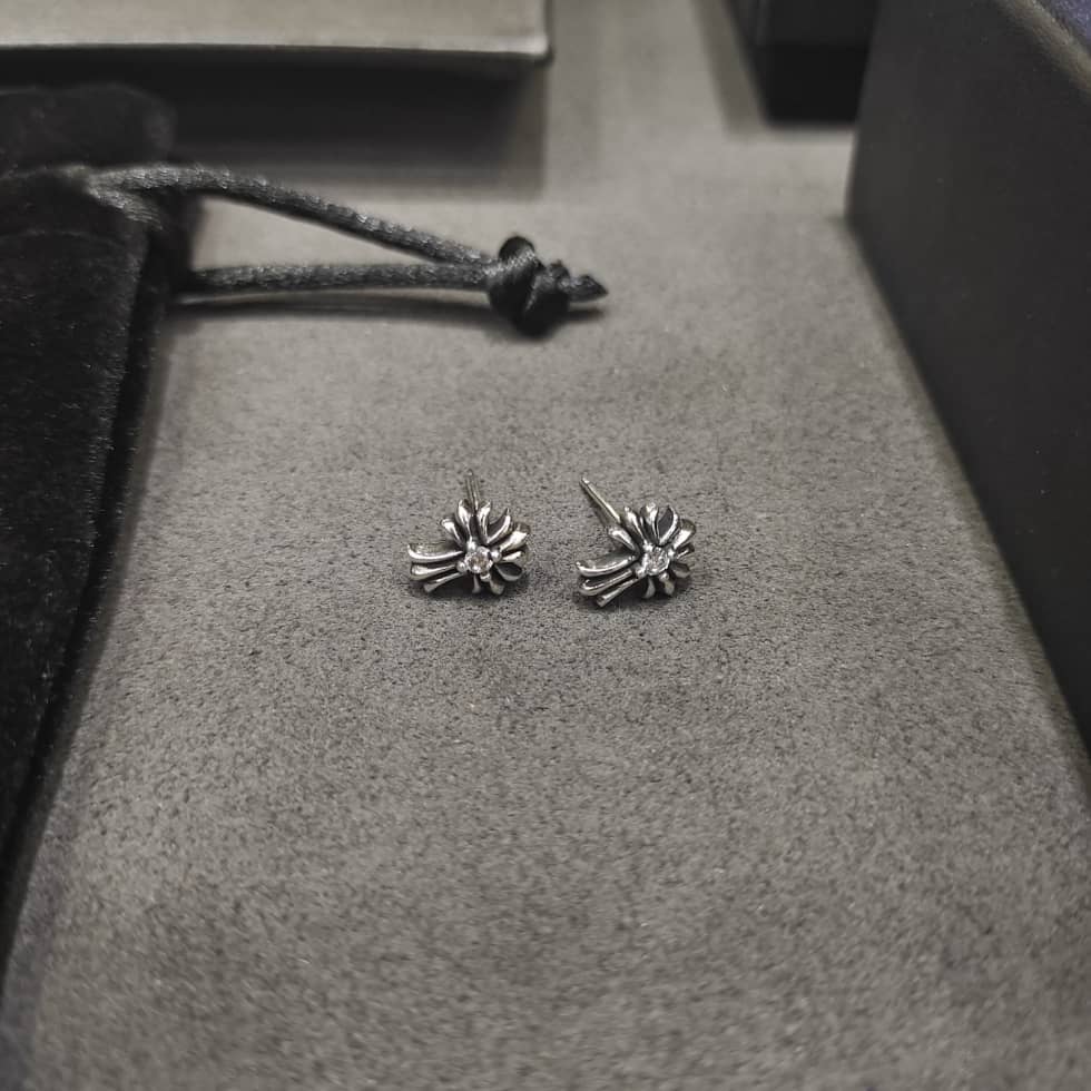 Best Ch*0me He**ts Classic Earring