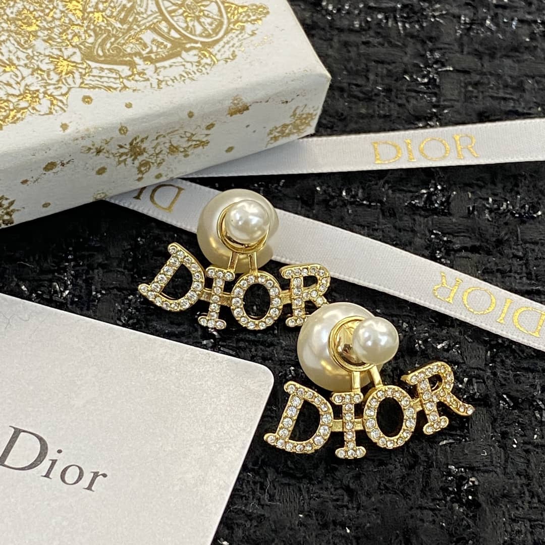 Best Chr1st1an D10r Classic Earring