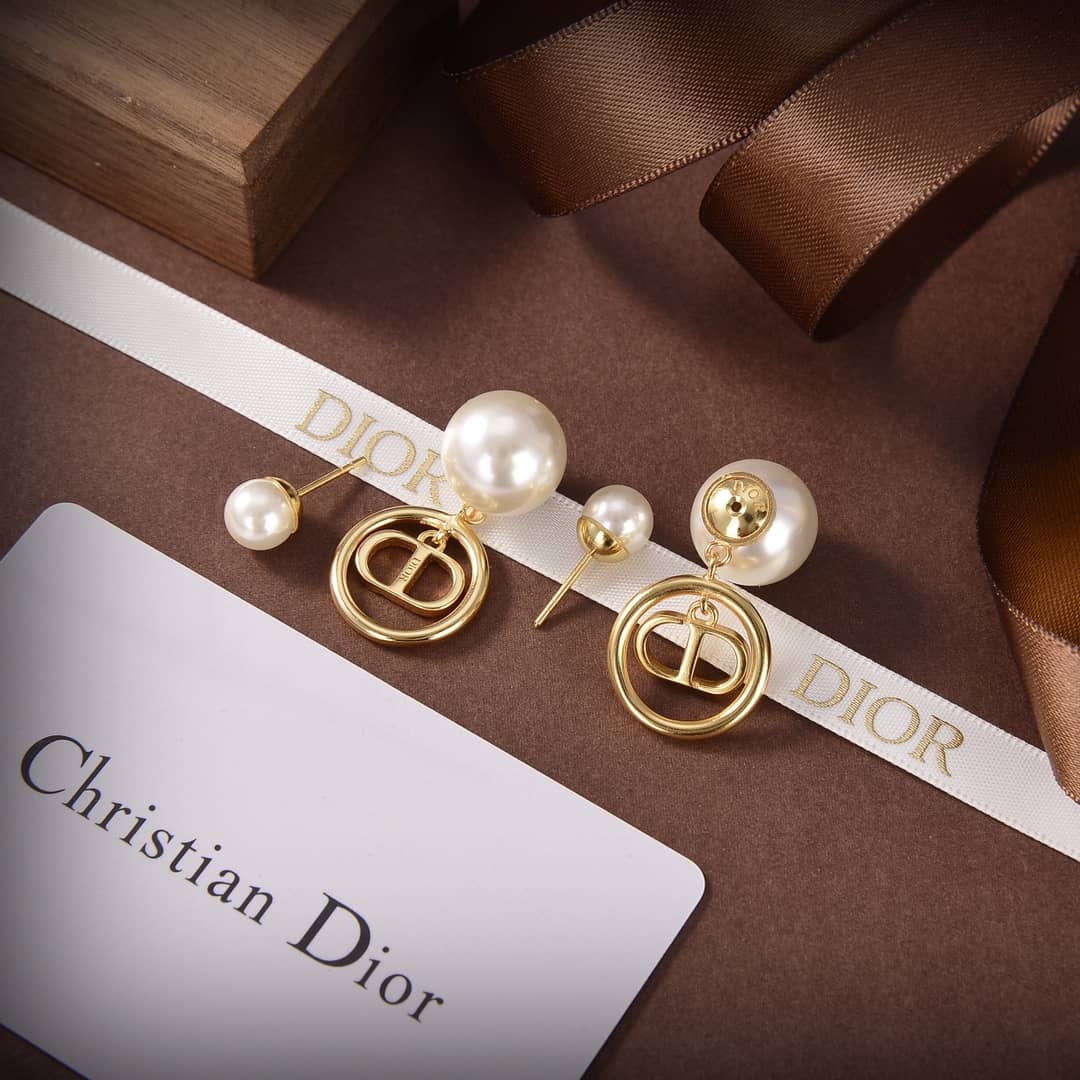 Best Chr1st1an D10r Classic Earring