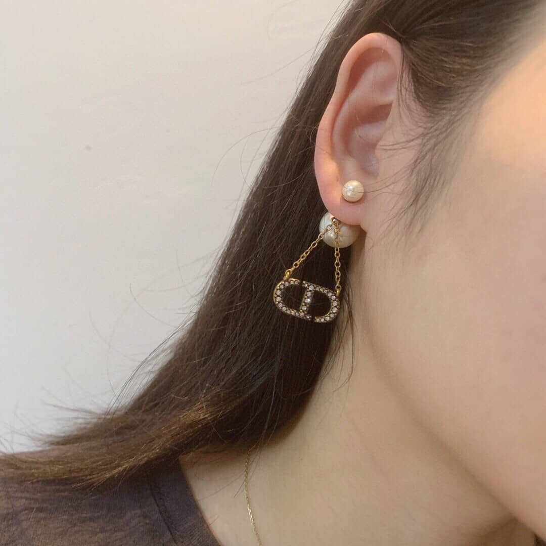 Best Chr1st1an D10r Classic Earring