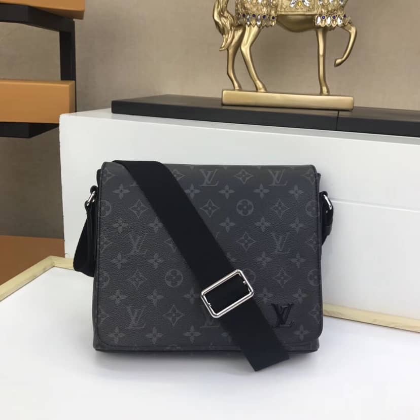 L0vis Vvtt0n District PM Monogram Eclipse Canvas Replica Shoulder Bag M44000