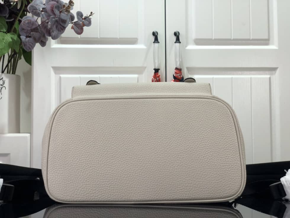 L0vis Vvtt0n Christopher Slim Taurillon Leather White M58644 Replica Backpack