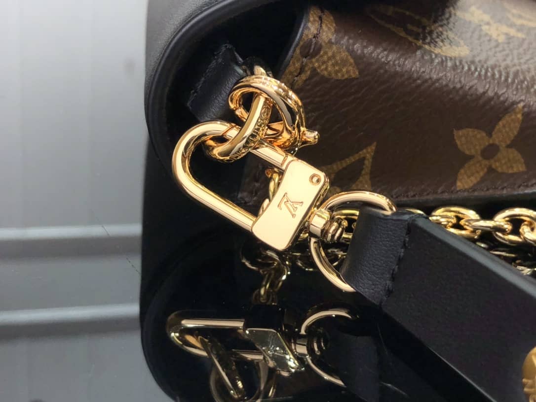 L0vis Vvtt0n Padlock On Strap Monogram Replica Shoulder Bag Black M80559