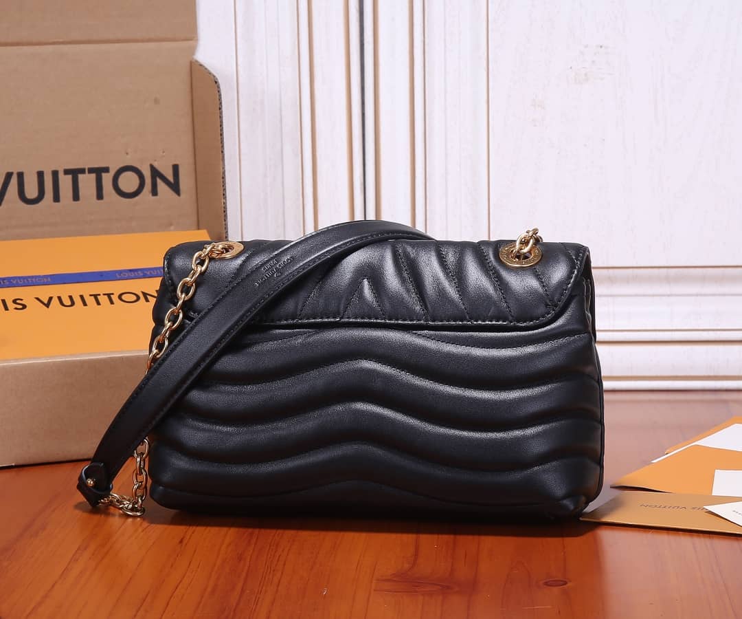 L0vis Vvtt0n New Wave Replica Chain Bag H24 Black M58552