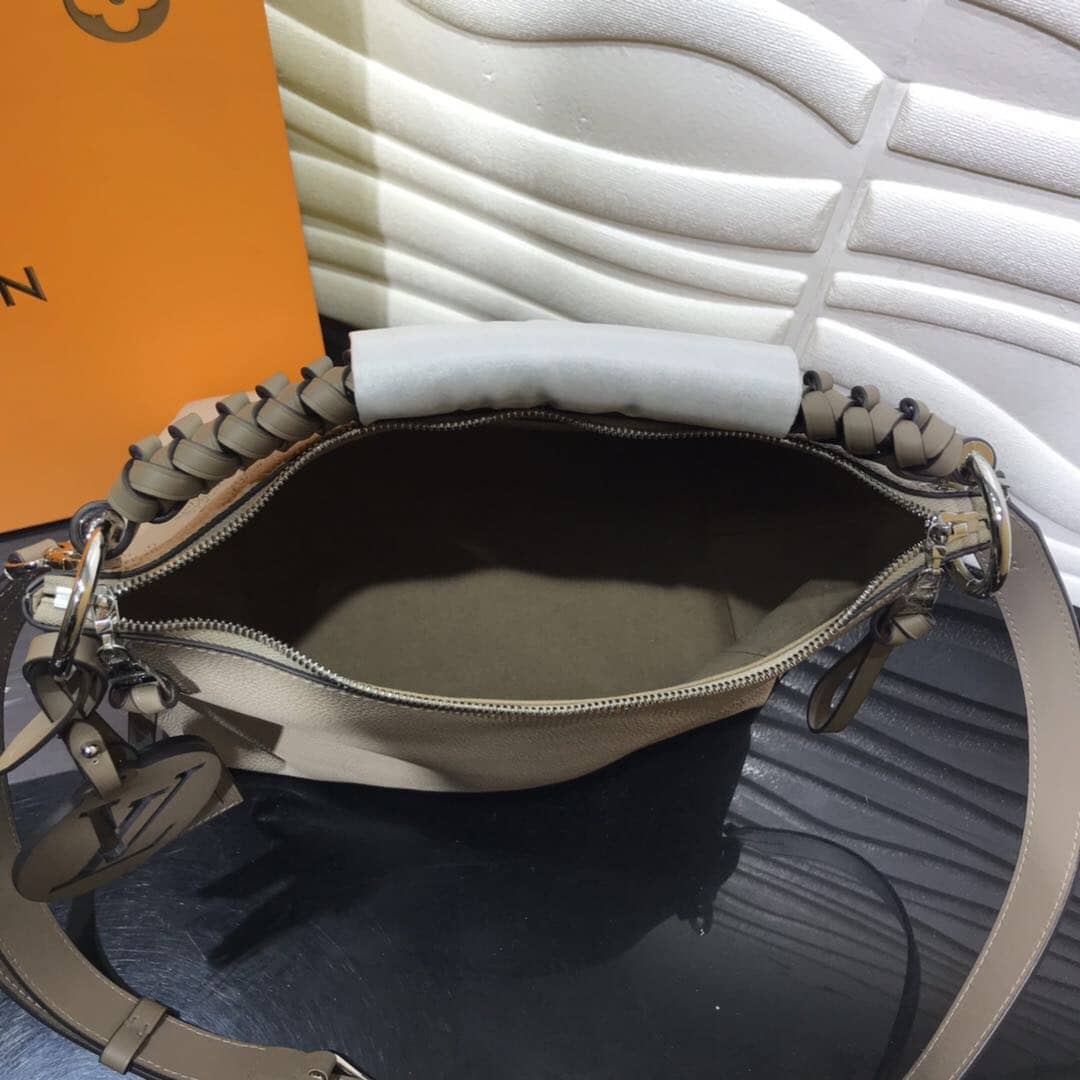 L0vis Vvtt0n Beaubourg Hobo MM Mahina Leather Replica Beige M56073