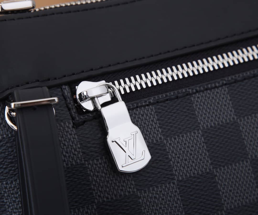 L0vis Vvtt0n Mick PM Replica Crossbody Bag Black N40003