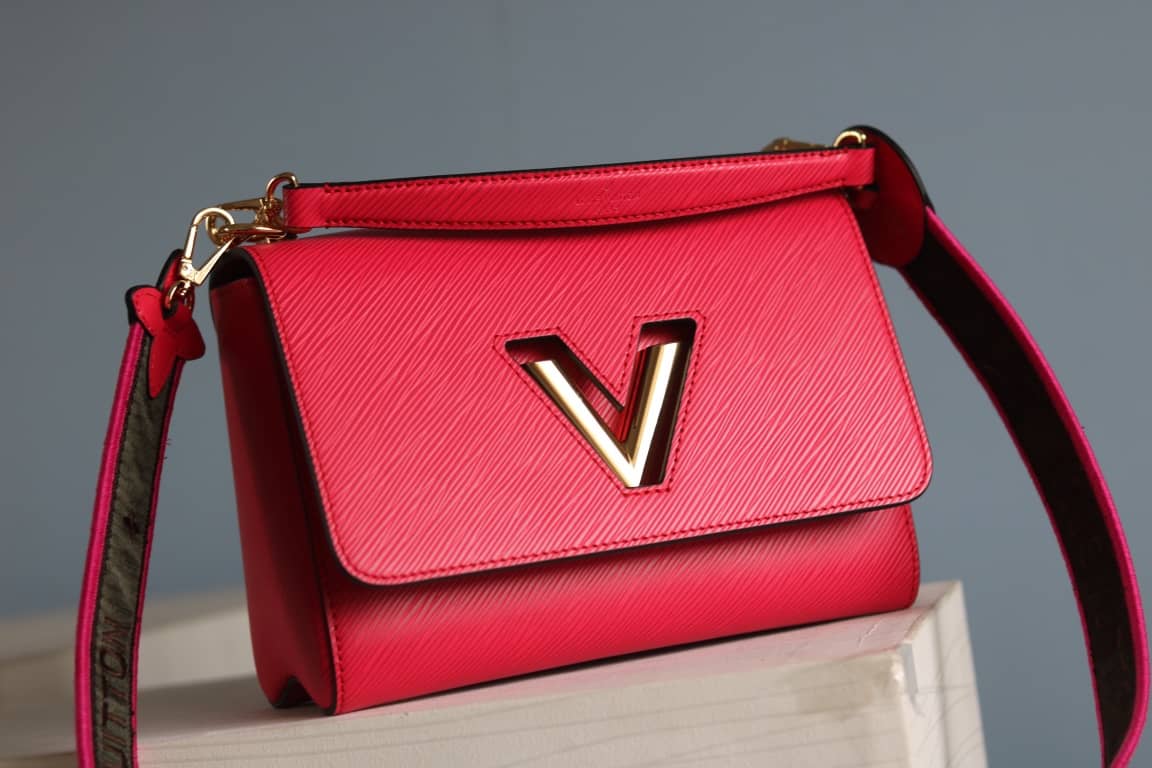 L0vis Vvtt0n Textured Epi Leather Twist Series Bag Red