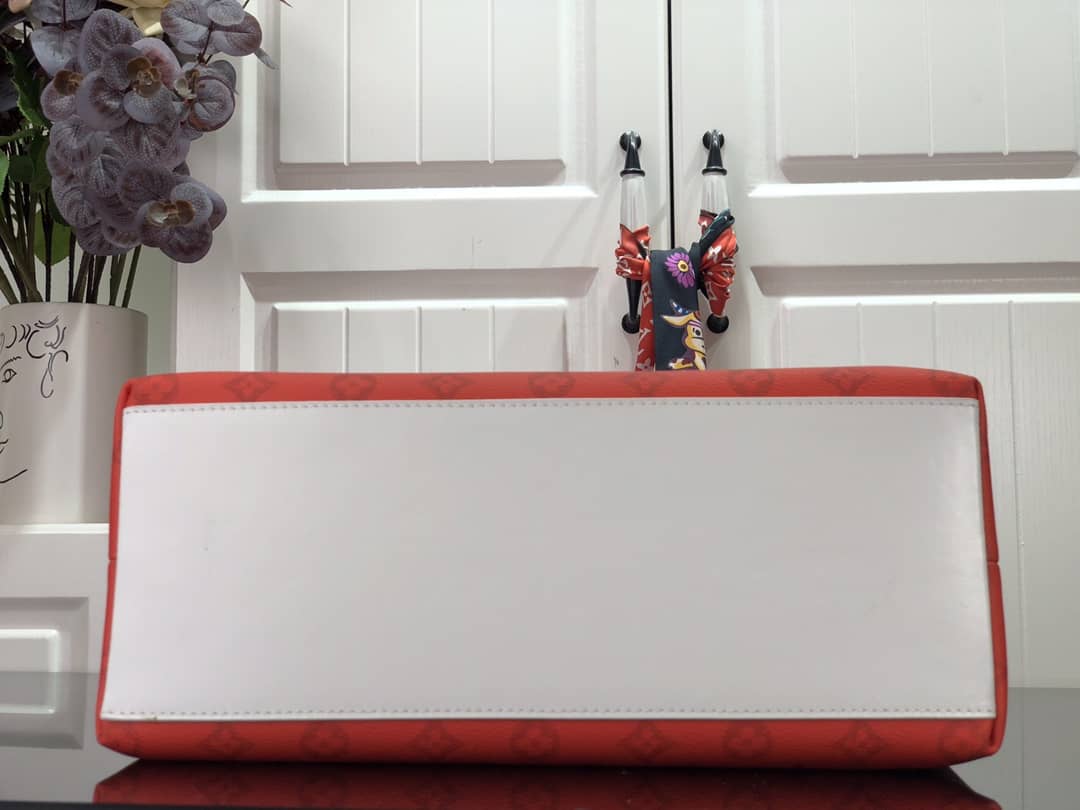 L0vis Vvtt0n “Tourist Vs Purist” Tote Bag