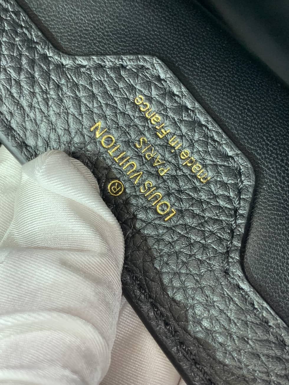 L0vis Vvtt0n Capucines MM Black M59872 Replica Shoulder Bag